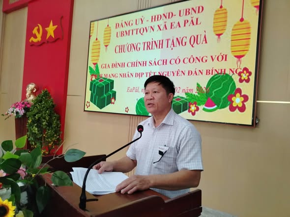 ĐẢNG ỦY - HỘI ĐỒNG NHÂN DÂN – UỶ BAN NHÂN DÂN- UBMTTQVN XÃ EA PĂL TỔ CHỨC CHƯƠNG TRÌNH TẶNG QUÀ CHO GIA ĐÌNH CHÍNH SÁCH CÓ CÔNG VỚI CÁCH MẠNG.